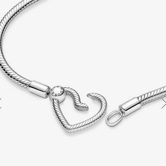 Pandora Moments Heart Closure Snake Chain Bracelet - Picture 4 of 11